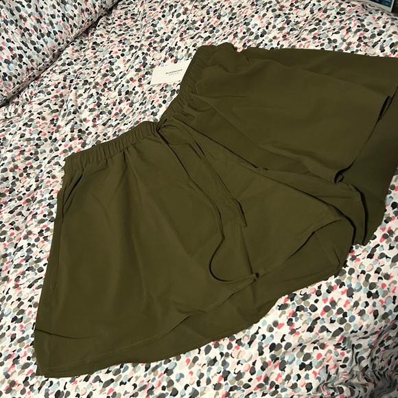 Drawstring Fluttery Shorts - Picture 4 of 4